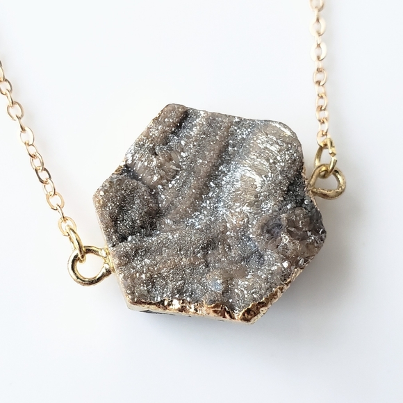 Jewelry - Genuine agate druzy hexagon simple necklace
